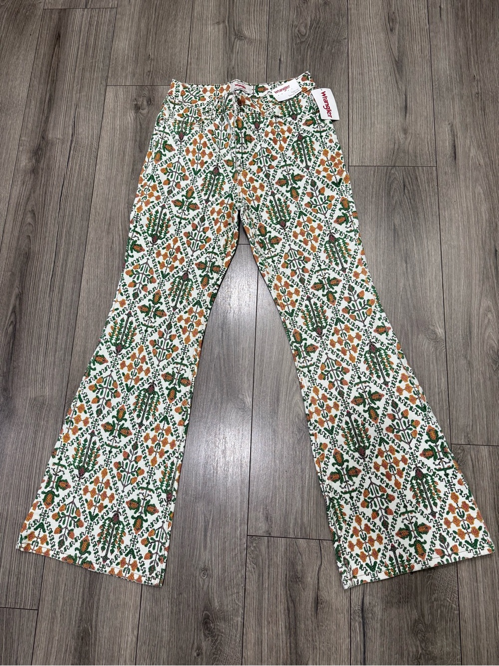 NWT Wrangler High Rise Fierce Flare Jeans Floral Print Retro Boho Size 6/28X32 - Picture 2 of 11